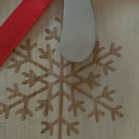 Legacy & Main Cutting Board & Spreader - Picture 3 of 6